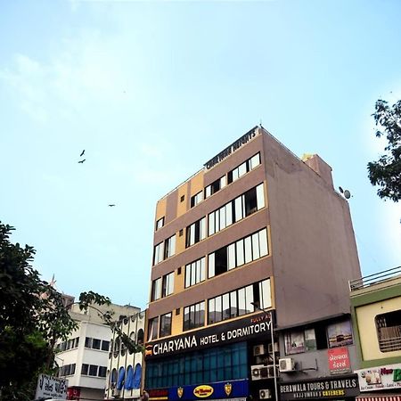 Ostello Charyana Lady Dorms Ahmedabad Esterno foto