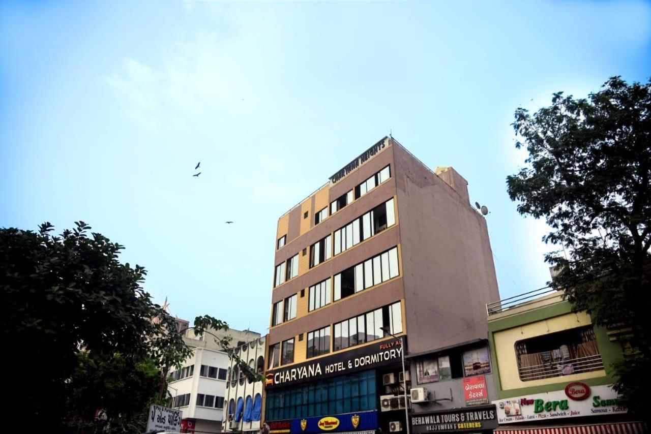 Ostello Charyana Lady Dorms Ahmedabad Esterno foto