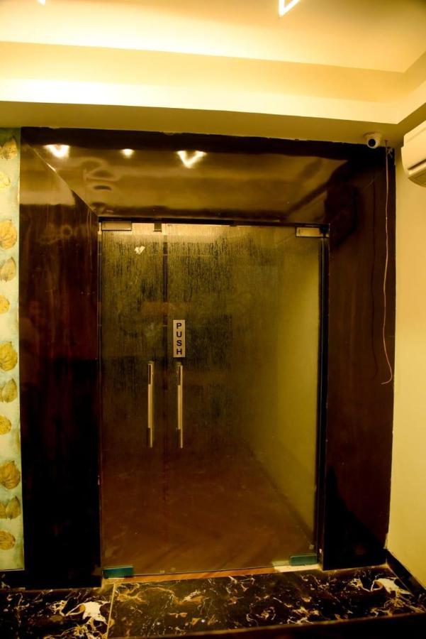 Ostello Charyana Lady Dorms Ahmedabad Esterno foto